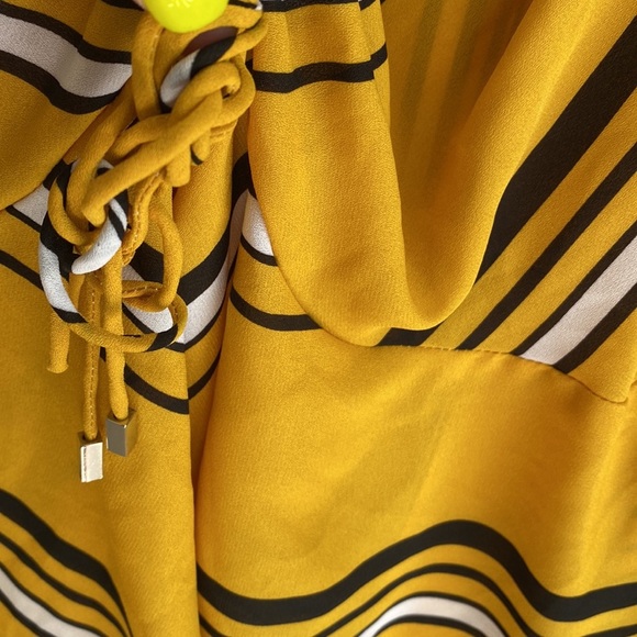 Ashley Stewart Flutter sleeve Cinched Flutter Split Front Top, Size 18/20 - Picture 11 of 13